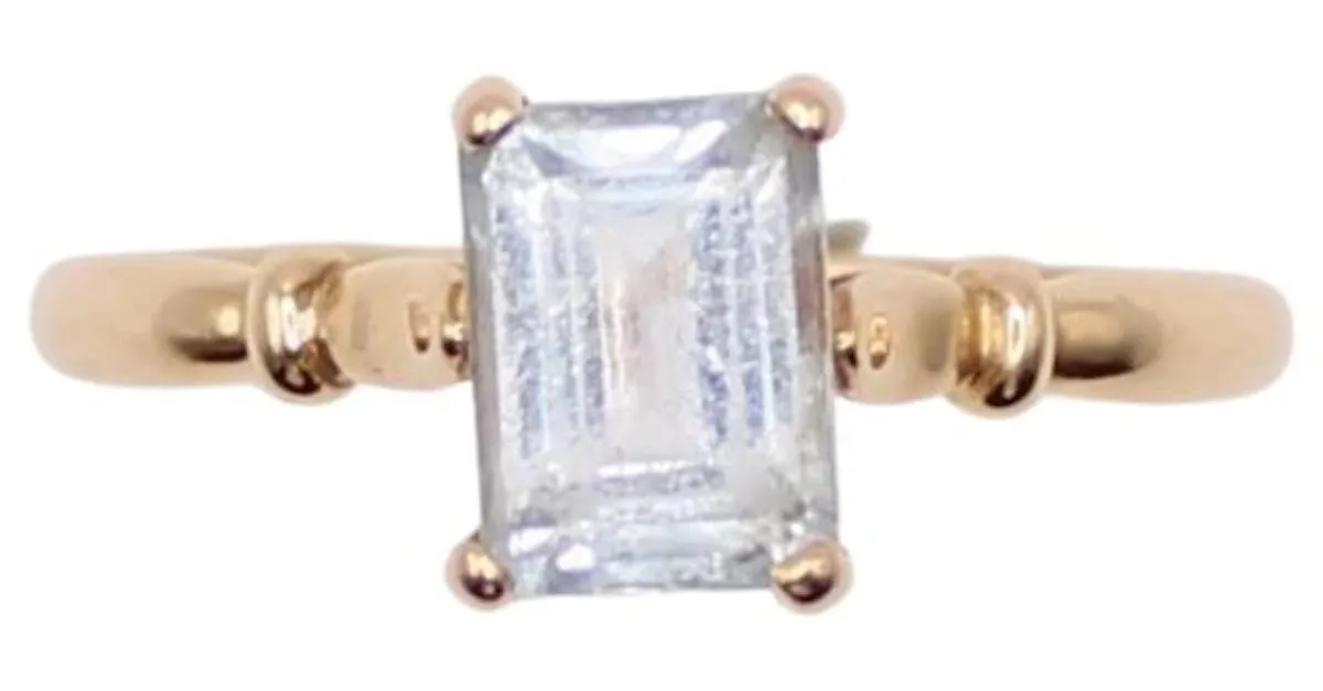 Autre Marque Anillo engastado con una aguamarina en oro amarillo 750%O Azul claro Gold hardware 