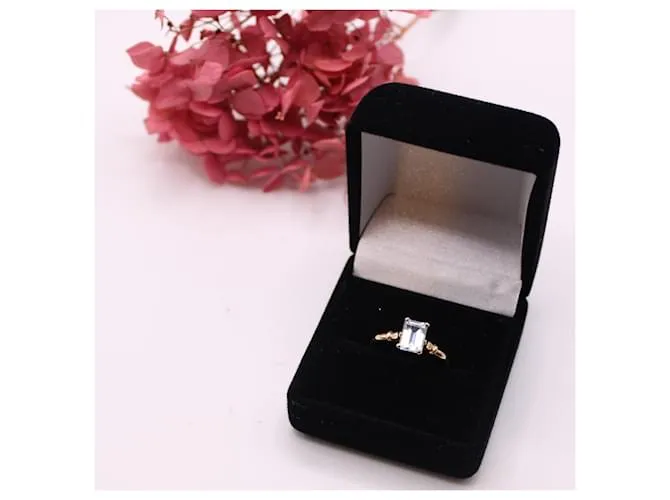 Autre Marque Anillo engastado con una aguamarina en oro amarillo 750%O Azul claro Gold hardware 