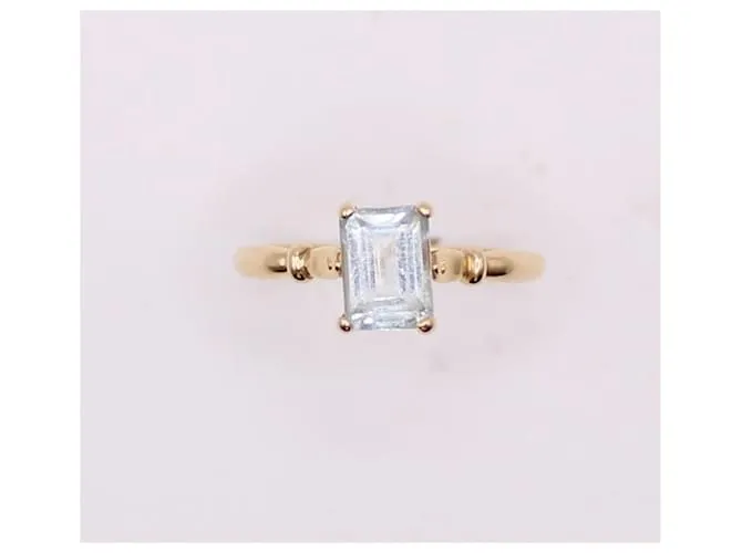 Autre Marque Anillo engastado con una aguamarina en oro amarillo 750%O Azul claro Gold hardware 