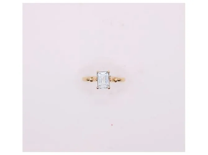 Autre Marque Anillo engastado con una aguamarina en oro amarillo 750%O Azul claro Gold hardware 