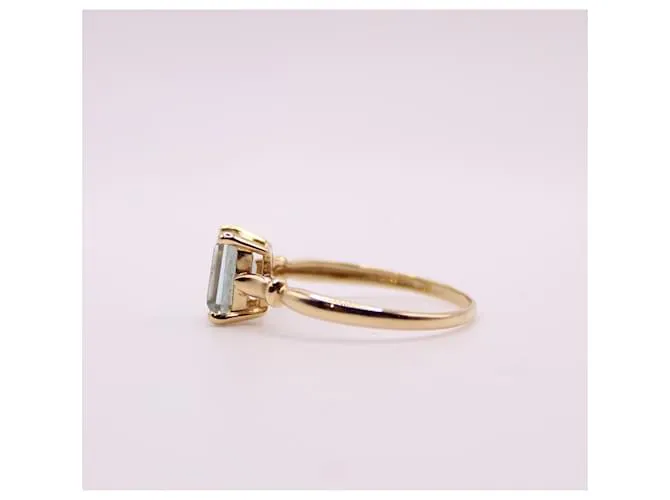 Autre Marque Anillo engastado con una aguamarina en oro amarillo 750%O Azul claro Gold hardware 