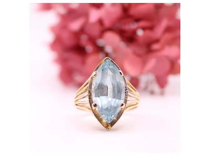 Autre Marque Anillo estilo marquesa engastado con una aguamarina en oro amarillo 750%O Azul claro Gold hardware 