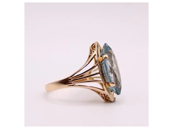 Autre Marque Anillo estilo marquesa engastado con una aguamarina en oro amarillo 750%O Azul claro Gold hardware 