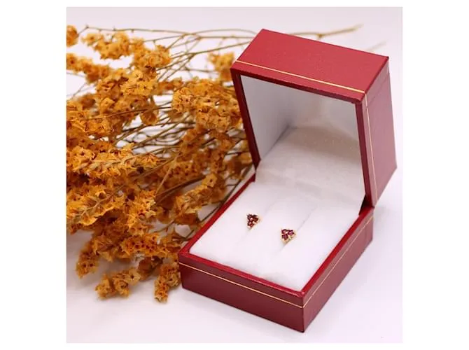 Autre Marque Trilogía de pendientes de rubíes con tachuelas de oro amarillo 750%O Roja Gold hardware 