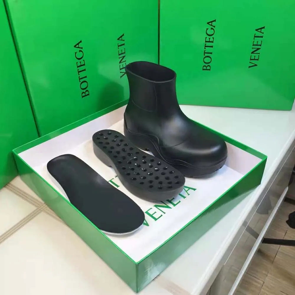 BOTTEGA VENETA BOTíN PUDDLE UNISEXNEGRO
