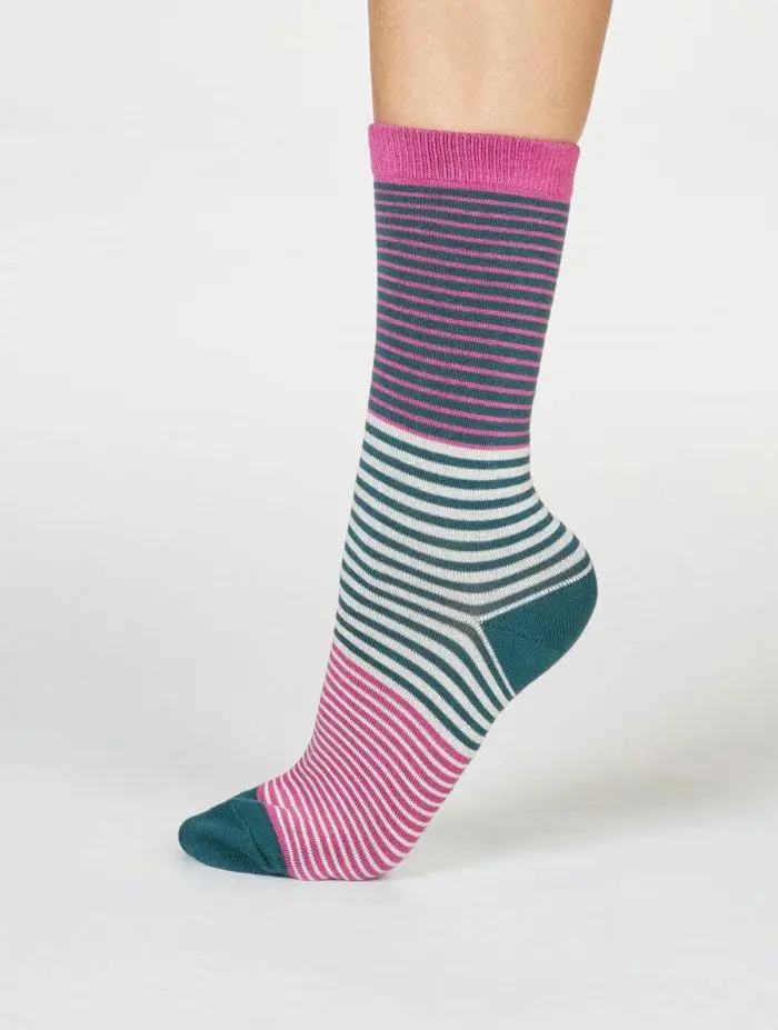 Calcetines de rayas para mujer verde y rosa
