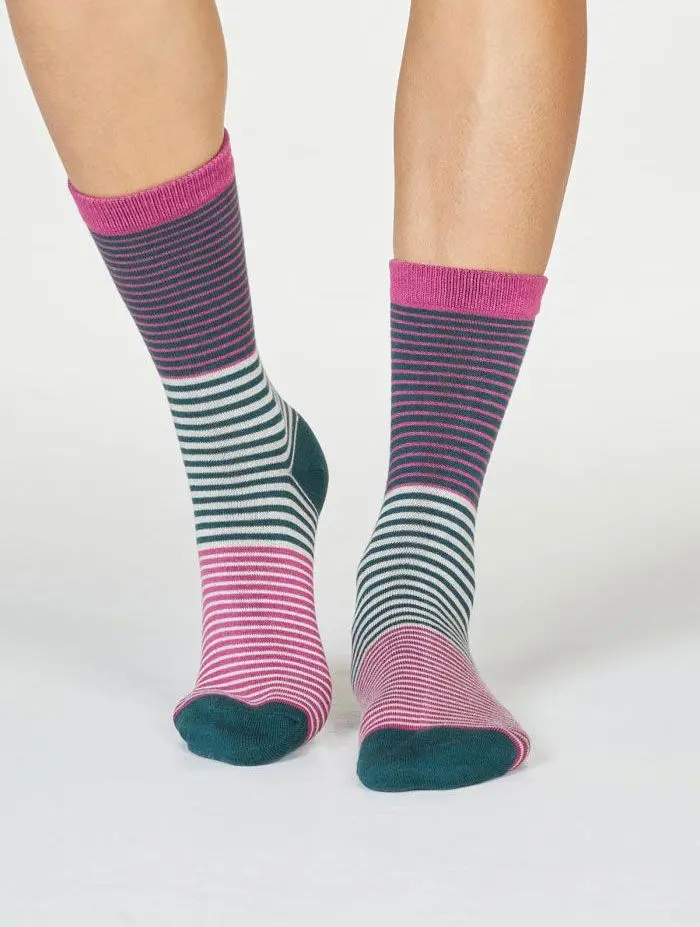 Calcetines de rayas para mujer verde y rosa