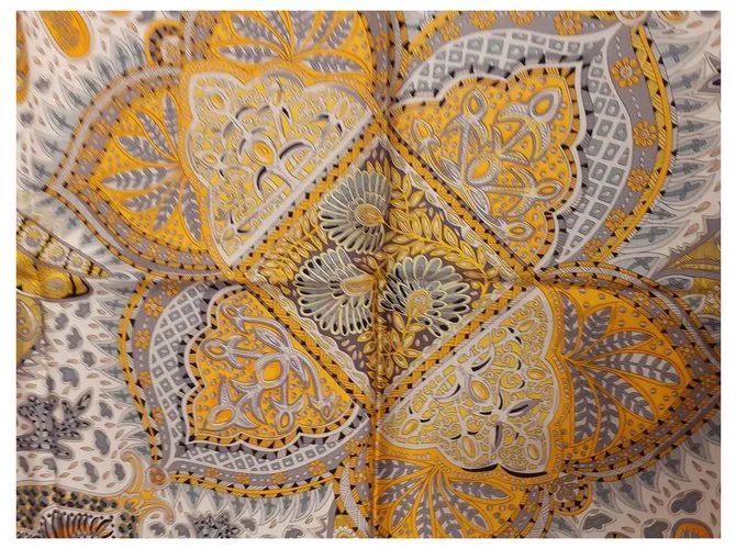 Hermès El jardín de Maharani Amarillo 