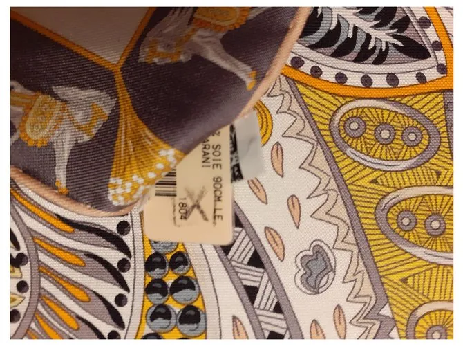 Hermès El jardín de Maharani Amarillo 