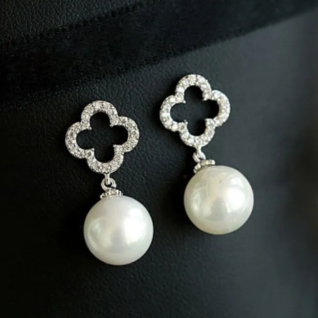 Hollow Diamond Clover Flower Pearl Pendant Sweet Lady Earrings