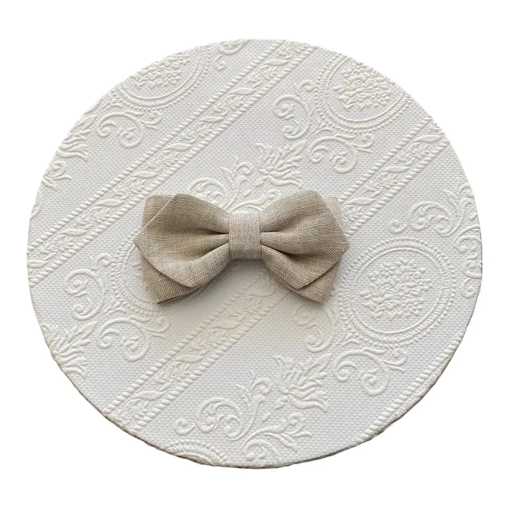 Linen bow tie in three colors.