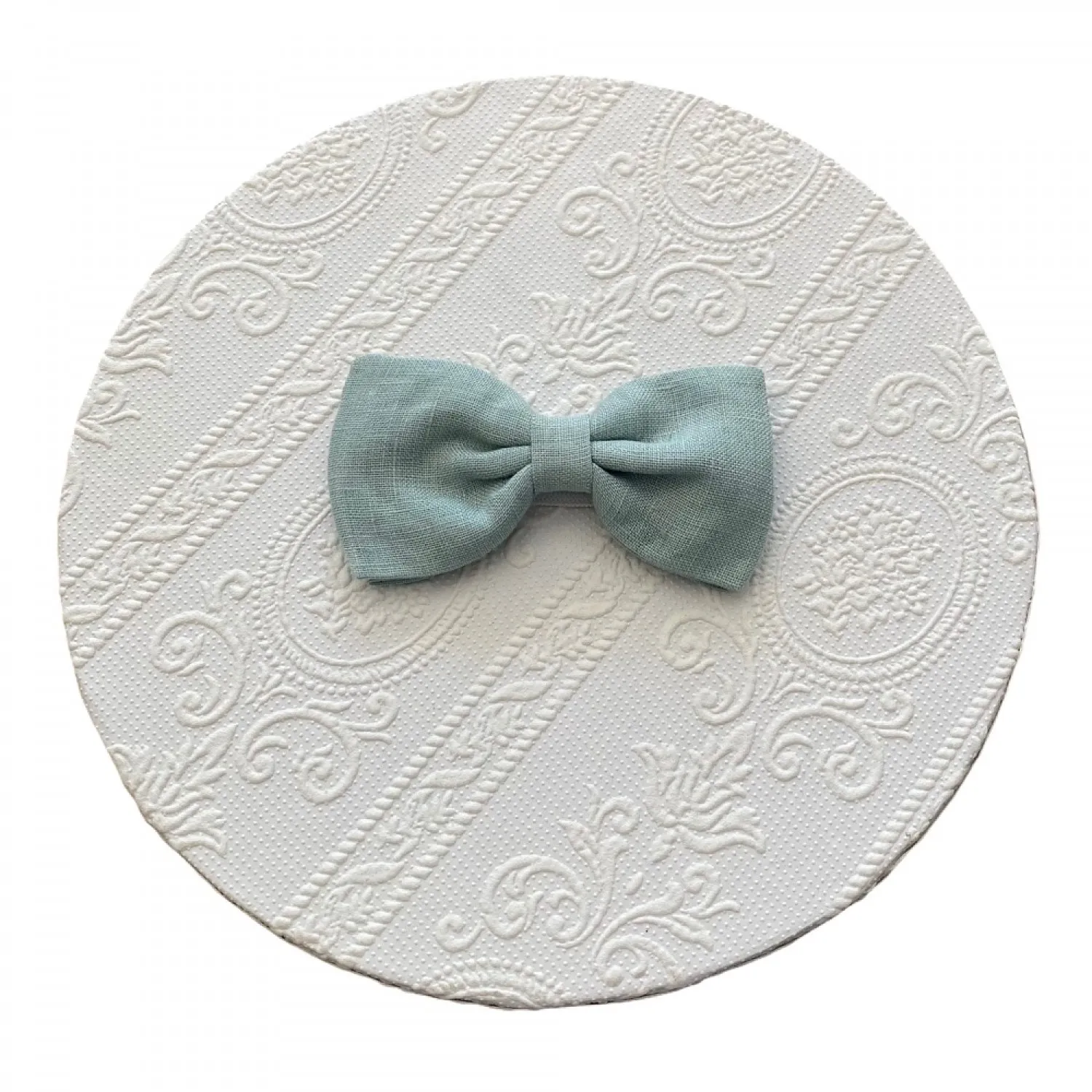 Linen bow tie in three colors.