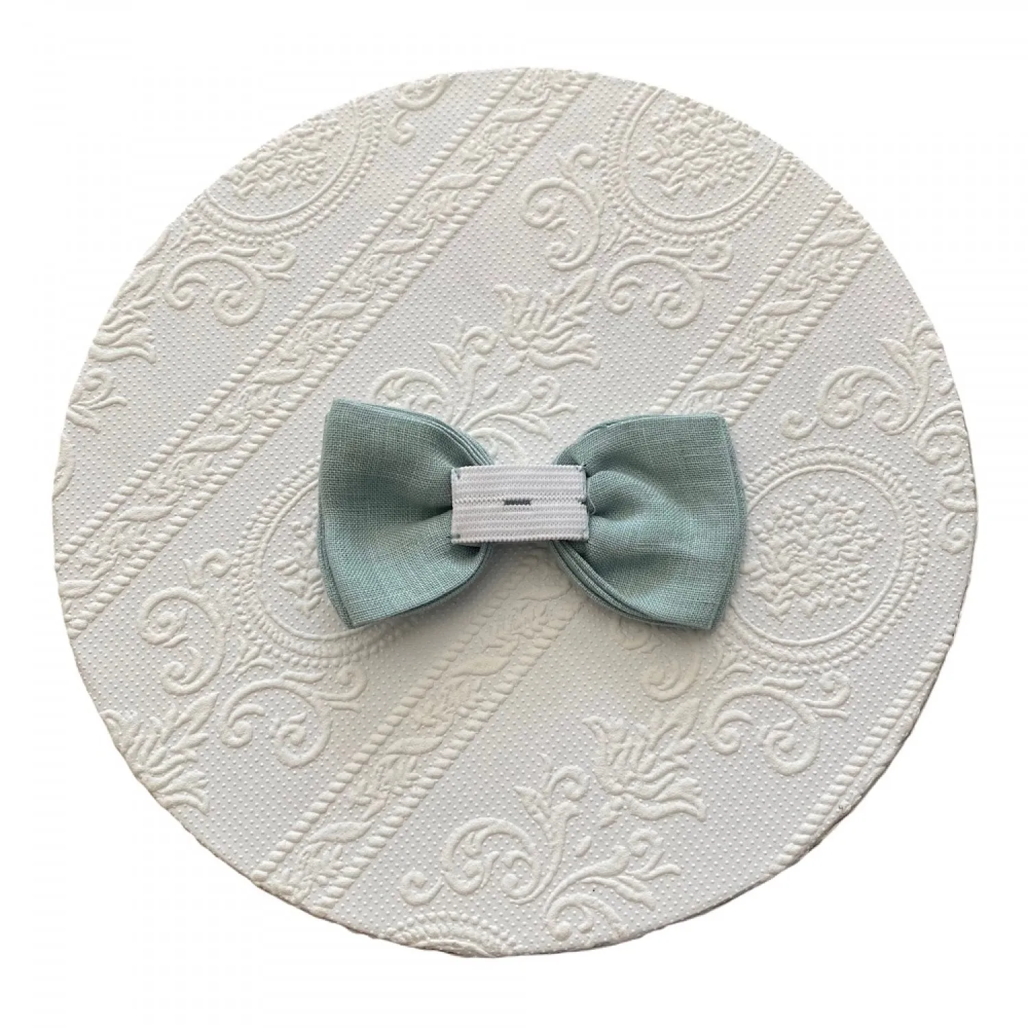 Linen bow tie in three colors.