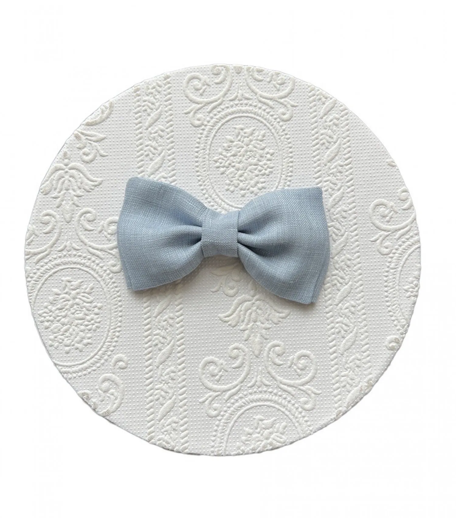 Linen bow tie in three colors.