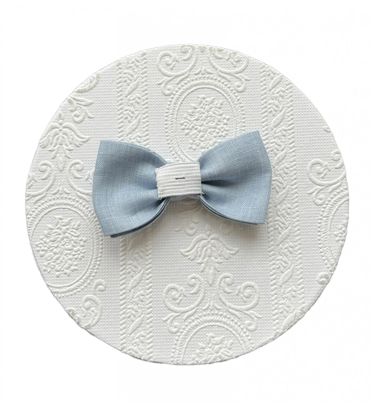 Linen bow tie in three colors.