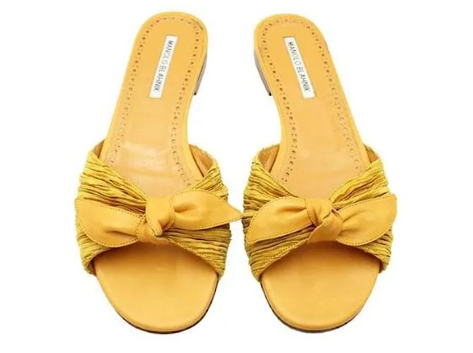MANOLO BLAHNIK MOSTAZA NOTAMU PLISSã©CHANCLAS DE SATéN Y PIEL AMARILLO 