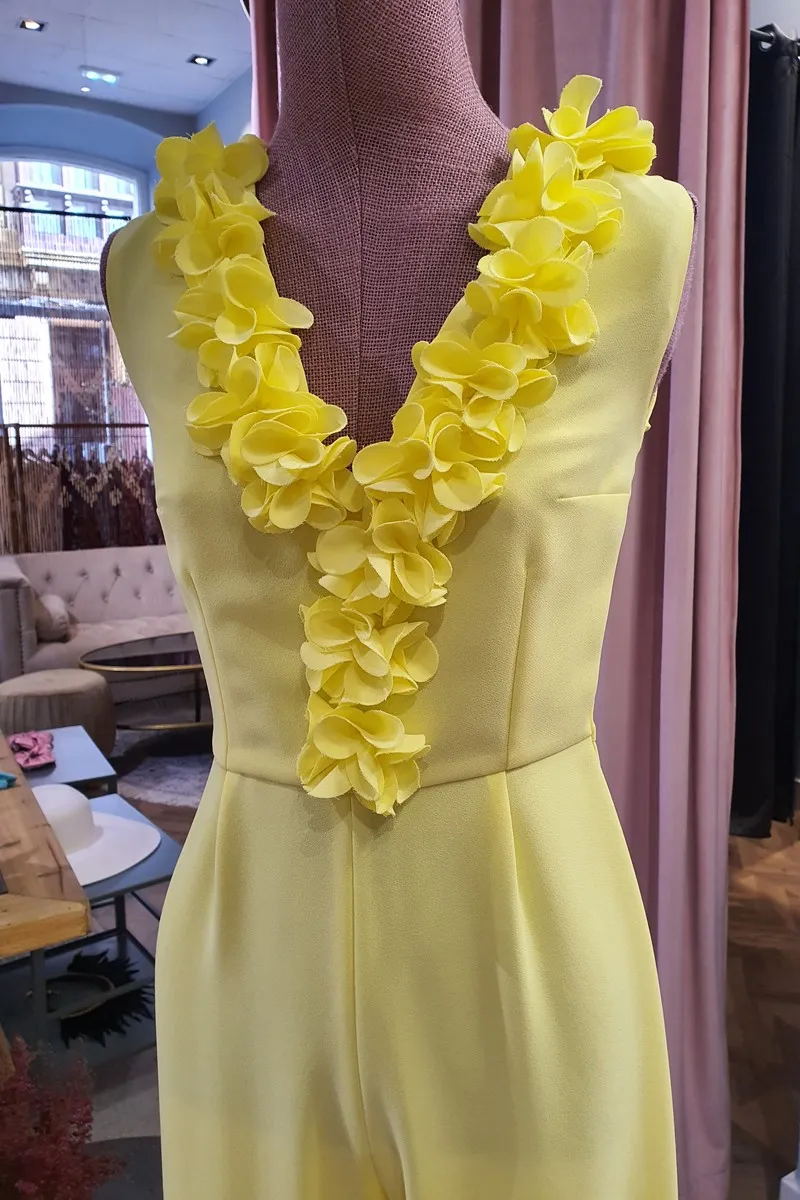 Mono Amarillo Flores Ezio