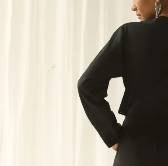 MONO CORTO CUT OUT NEGRO