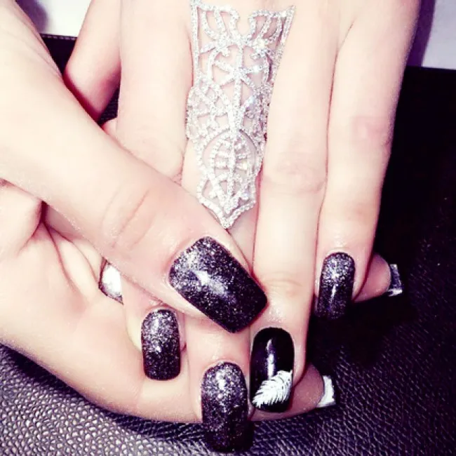 ORIGINAL NOBLE LUXURIOUS HOLLOW DIAMONDSTUDDED SHIELDSHAPE RING 