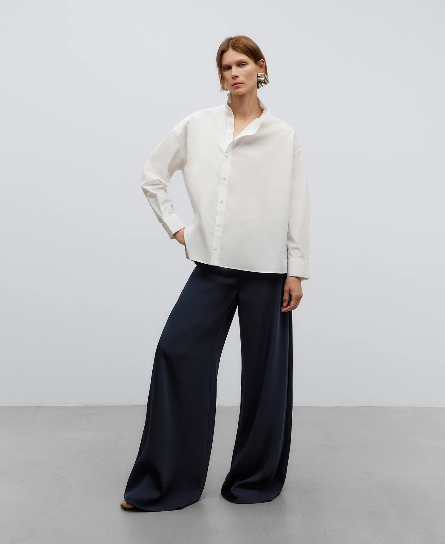 Pantalón pierna ancha azul marino mujer