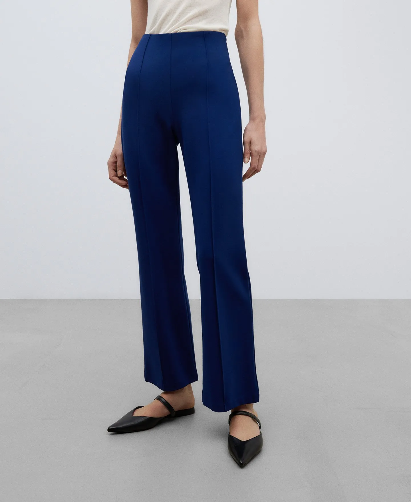 Pantalón tobillero azul marino mujer
