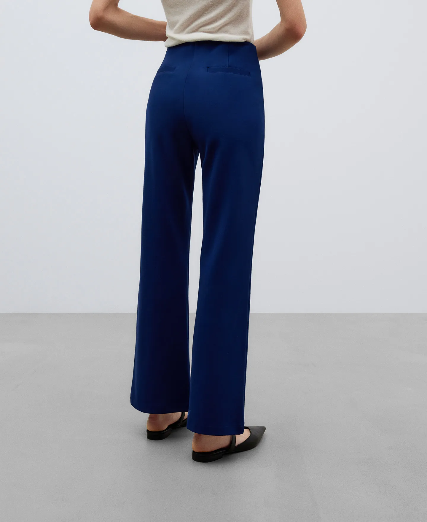 Pantalón tobillero azul marino mujer