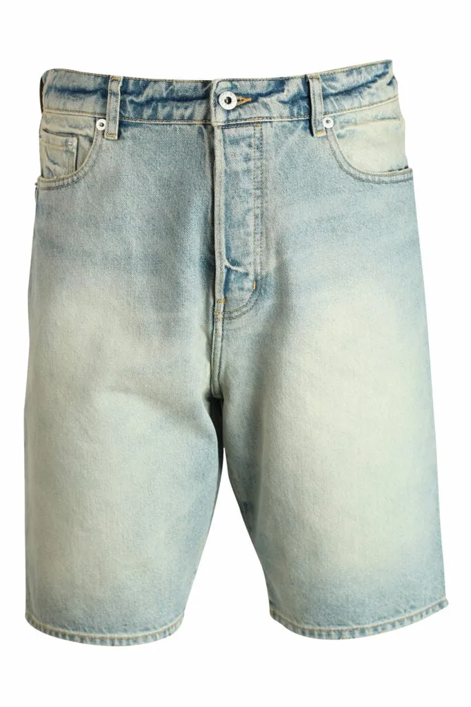 Pantalón vaquero azul corto desgastado