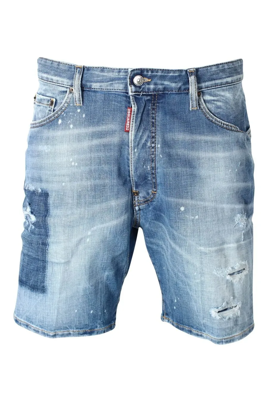 Pantalón vaquero corto azul con parche y estampado gráfico detrás