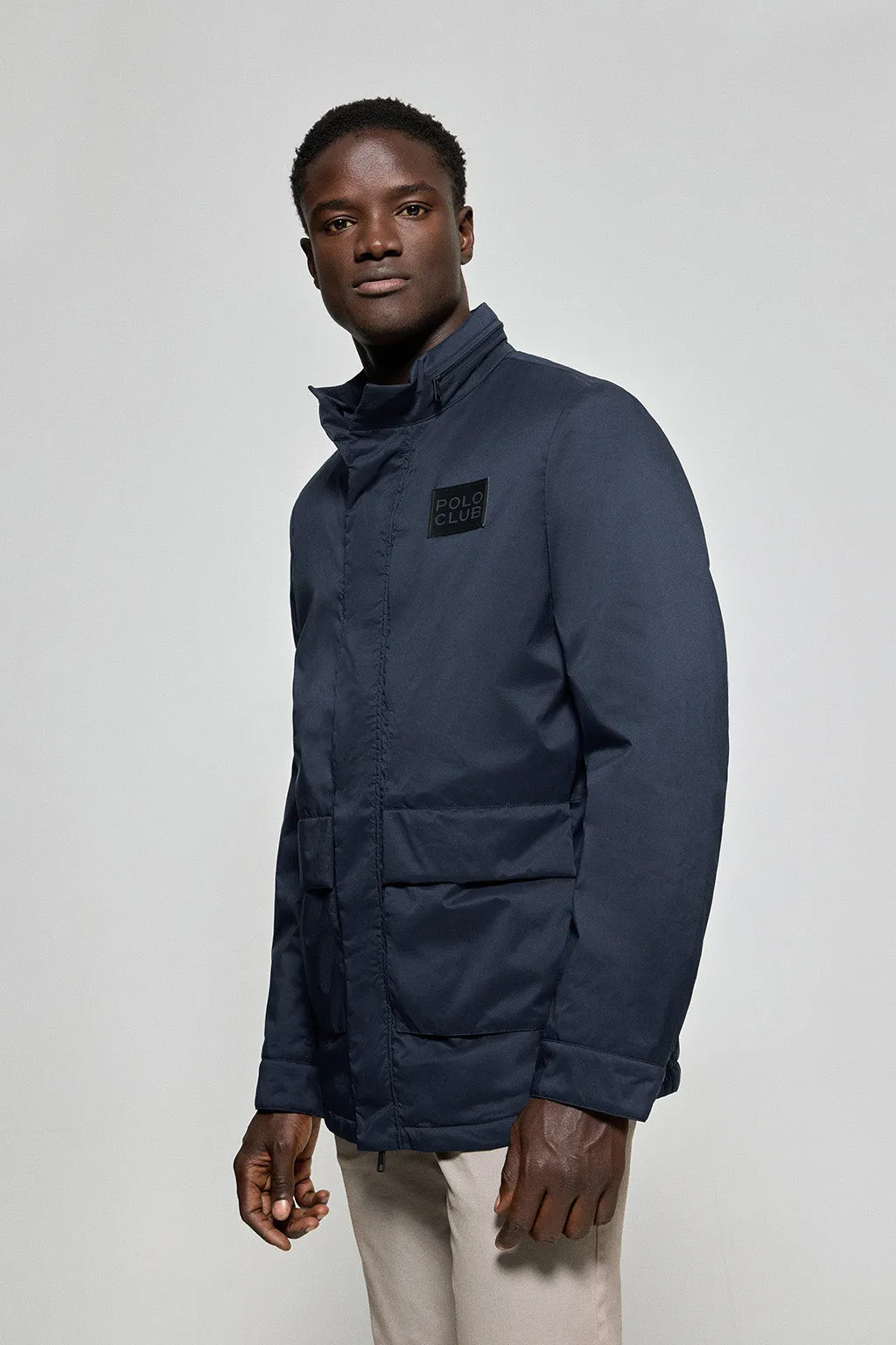 Parka ligera Chelsea color azul marino con parche logotipado