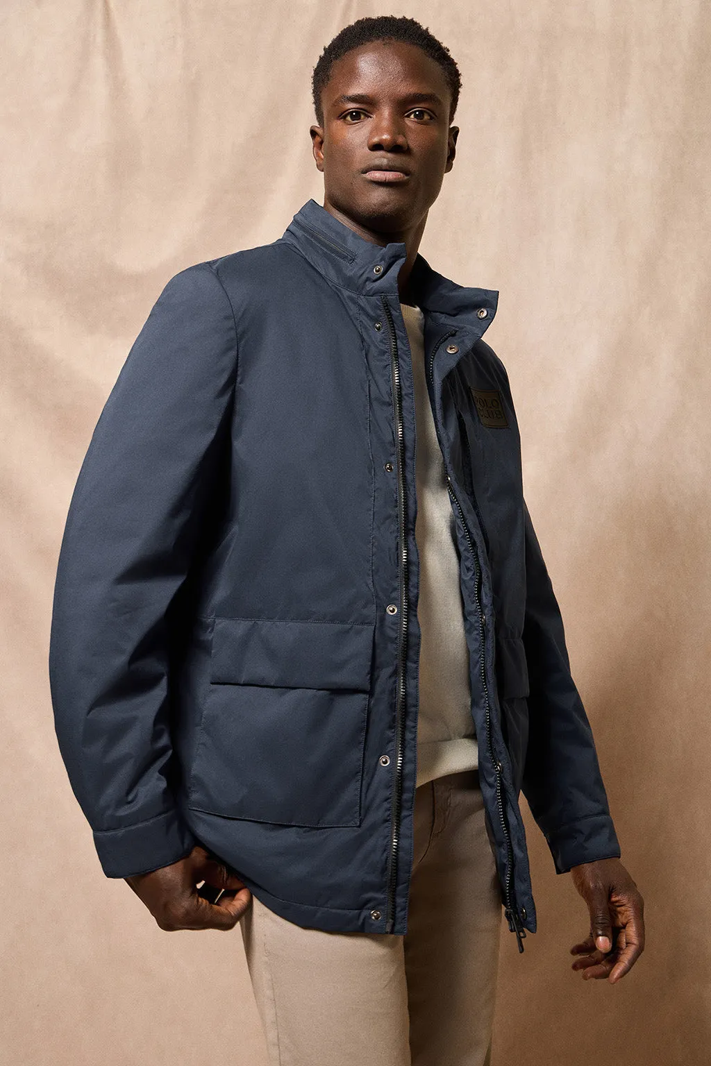 Parka ligera Chelsea color azul marino con parche logotipado