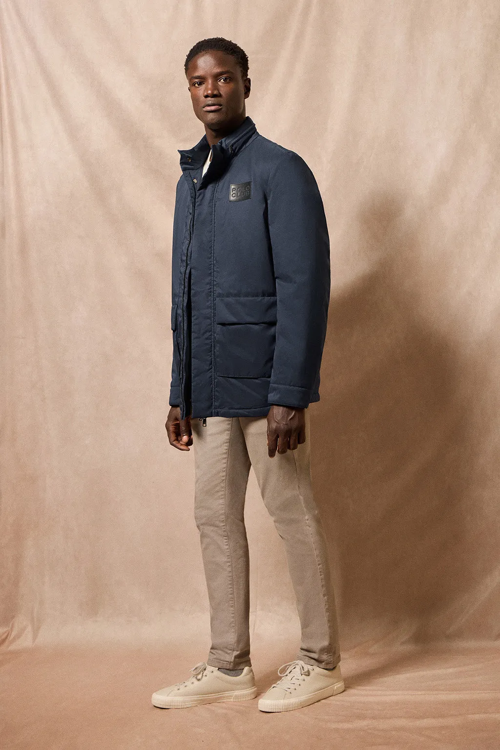 Parka ligera Chelsea color azul marino con parche logotipado