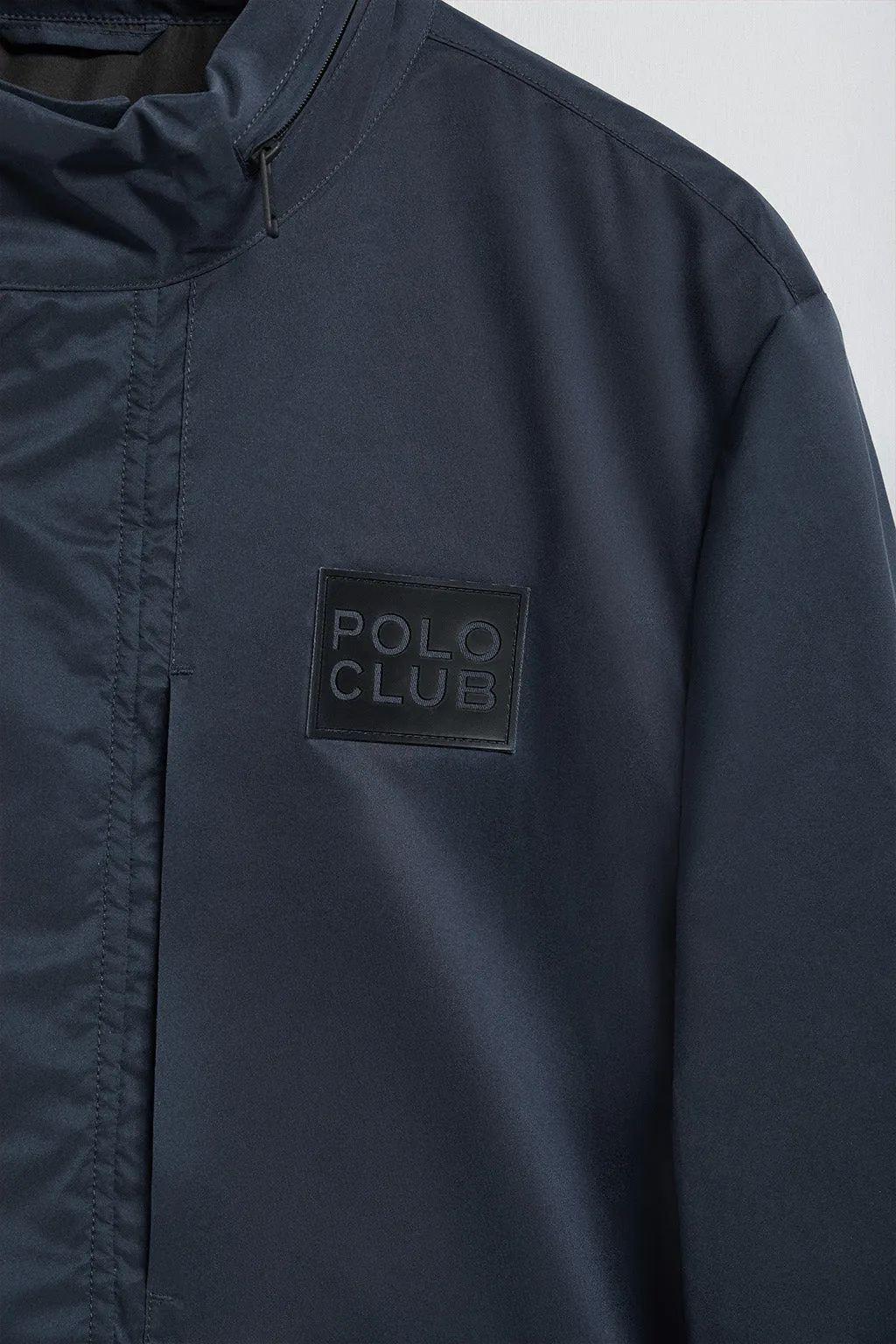 Parka ligera Chelsea color azul marino con parche logotipado