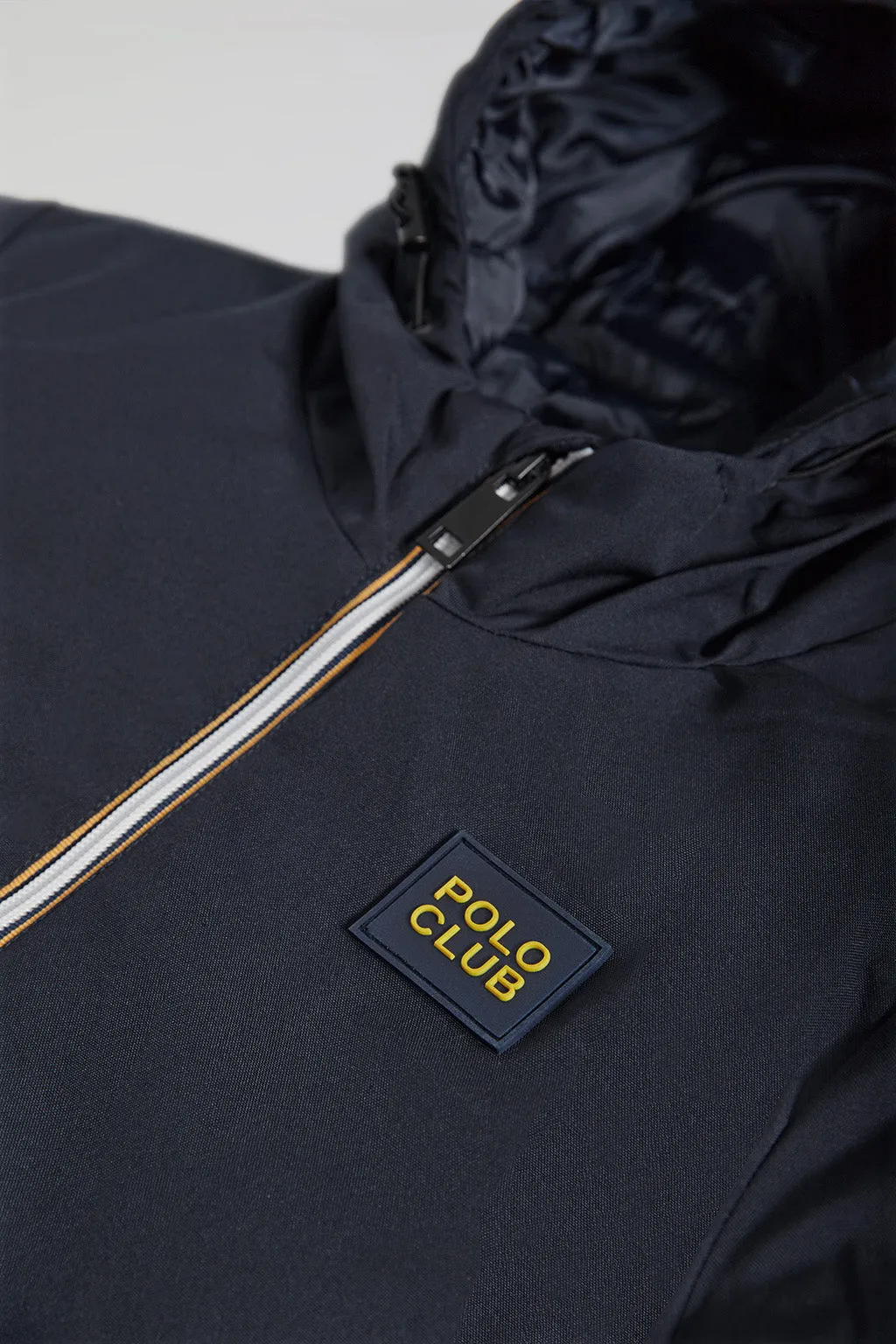 Parka técnica azul marino de nio con capucha y logo Polo Club