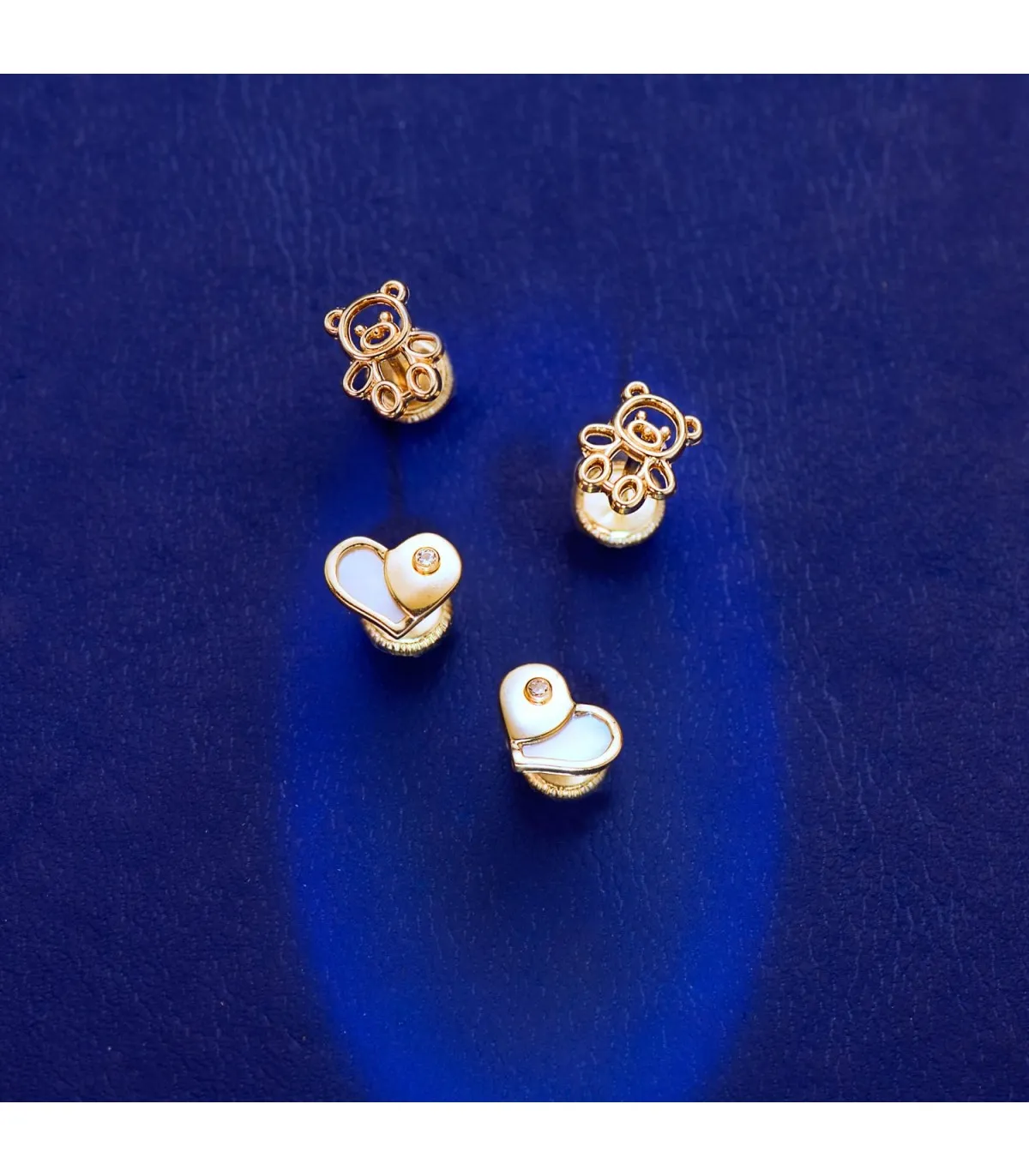 Pendientes Corazón Nácar 7 MM Oro Amarillo 18 K