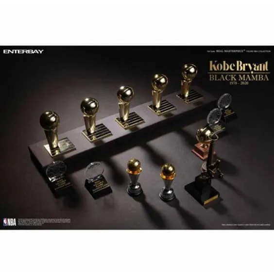 REAL MASTERPIECE KOBE BRYANT LAKERS 1/6  BLACK MAMBA EDITION