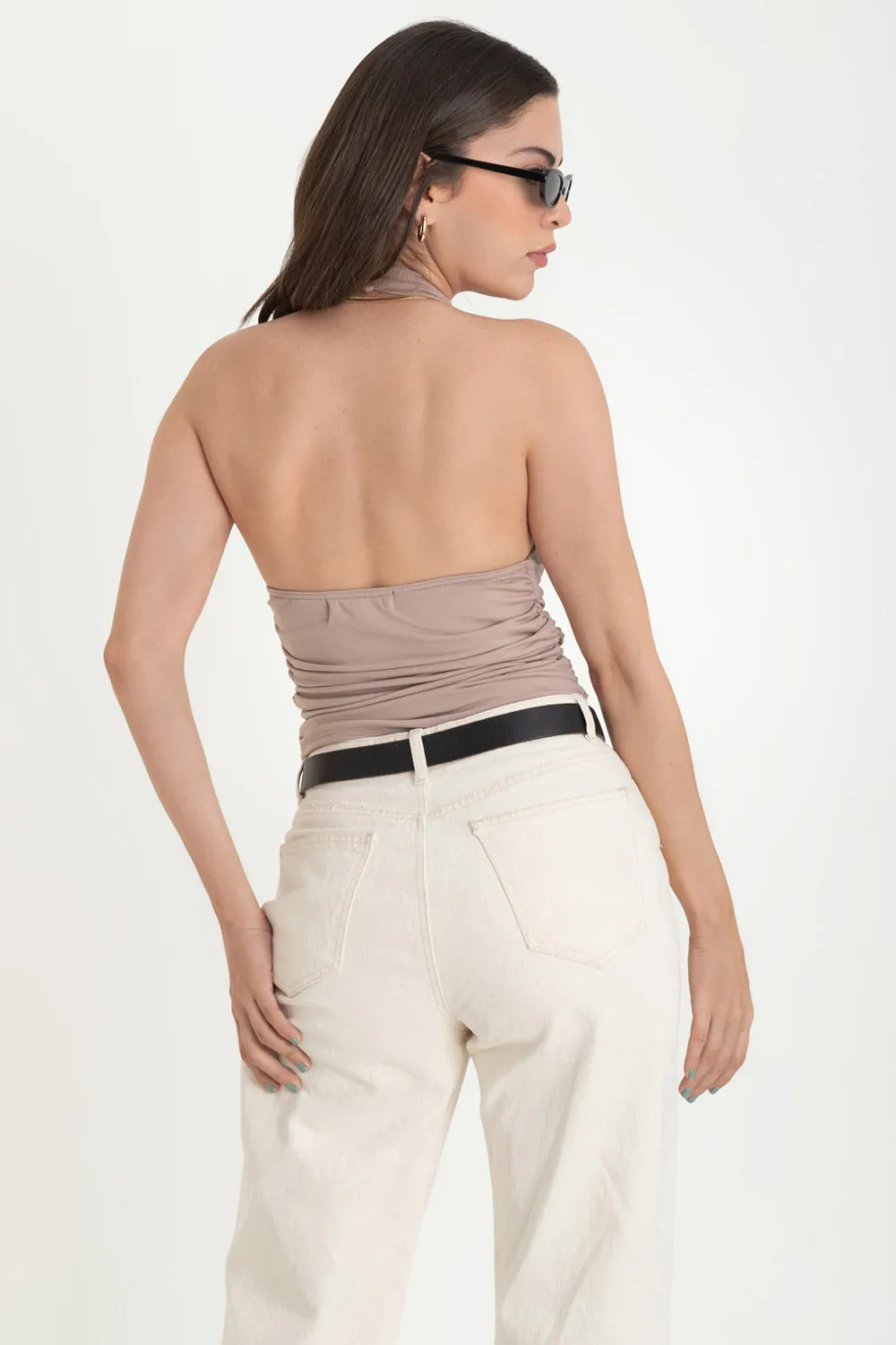 Top corto halter sin mangas