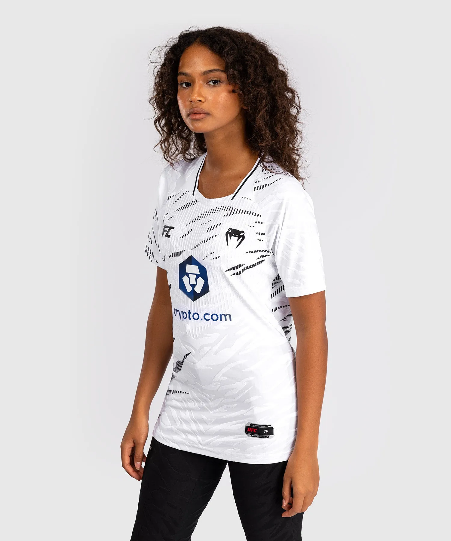 UFC FUSION BY VENUM AUTHENTIC FIGHT NIGHT CAMISETA DE SALIDA PARA MUJER  BLANCO